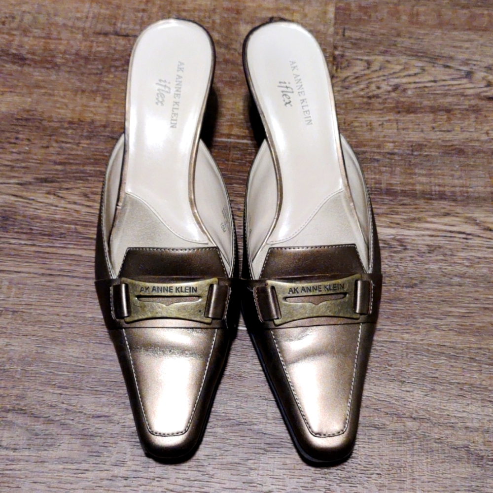 Anne Klein Cousins Bronze Leather Heels Sz 10